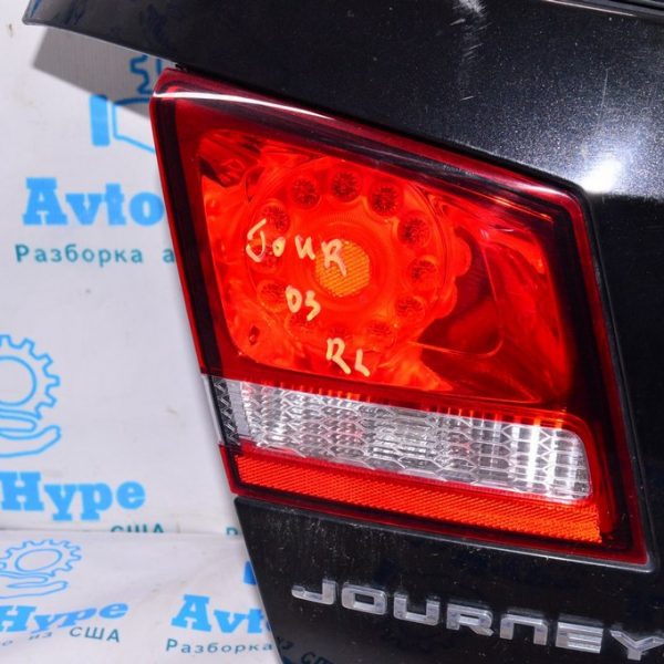 Фонарь внутренний (крышка багажника) левый Dodge Journey 11- (03) 04806368AD