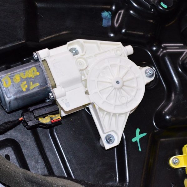 Стеклоподъемник с мотором перед лев Dodge Journey 11- 68043735AA