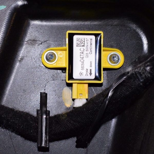 Датчик подушки безопасности дверь лев Dodge Journey 11- 56054047ac