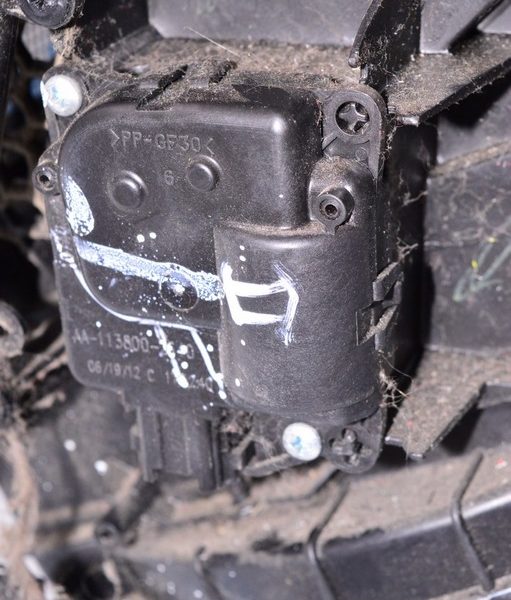 Актуатор моторчик привод печки (кондиционер) Dodge Journey 11- (03) 68018109AA