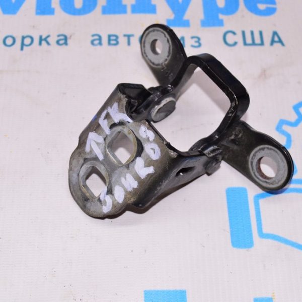 Петля двери верхняя перед прав Dodge Journey 11- 5074256AB