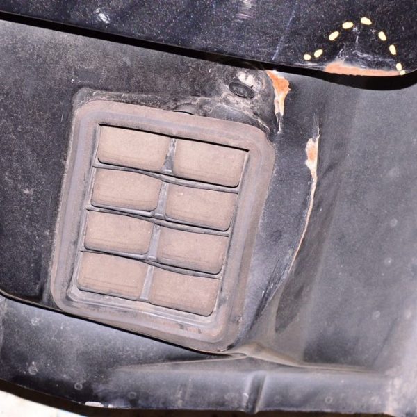 Щиток вентиляции левый Dodge Journey 11- 5058643AA