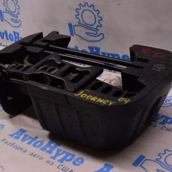 Набор инструмента (комплект) Dodge Journey 11- (04) 4766477AA