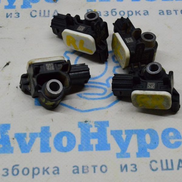Датчик подушки безопасности задний лев Infiniti JX35 QX60 13- 988303ja0a