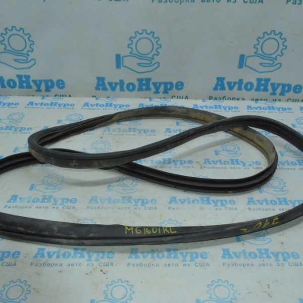 Уплотнитель дверного проема зад лев Mazda6 13-17 GHK1-68-913