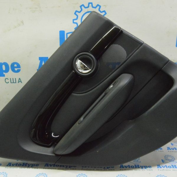 Обшивка двери (карточка) зад лев Mini Cooper Clubman 16-22 кожа черн с вставкой черн глянец 51 42 7463377