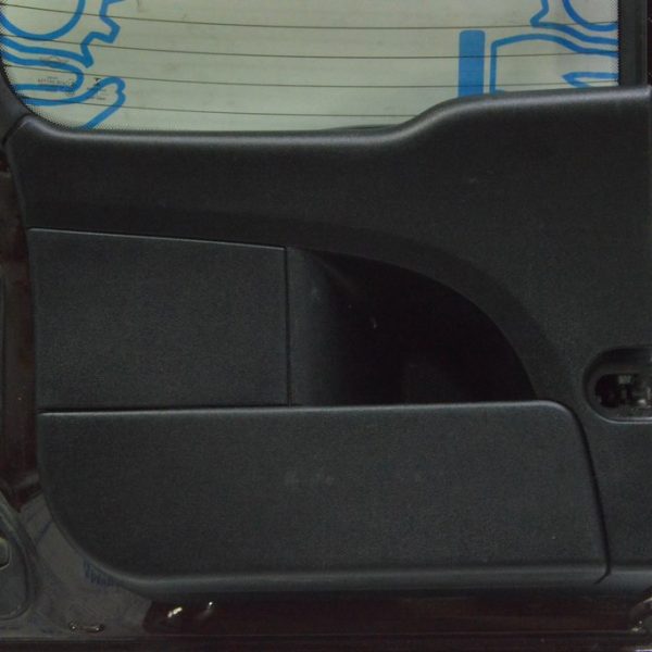 Вставка обшивки двери багажника нижней правой Mini Cooper Clubman 16-22 черн 51 41 7363850