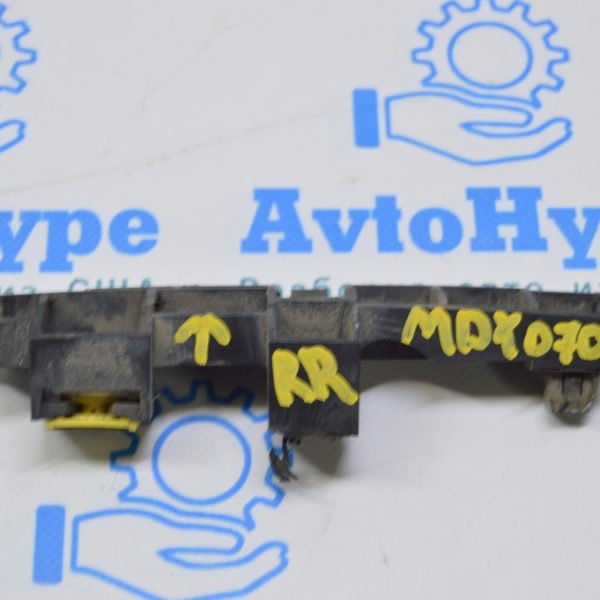 Крепление заднего бампера верхнее правое Acura MDX 07-13 малое (01) дефект 71592-STX-A00