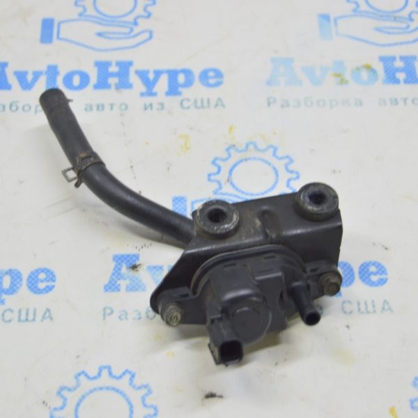 Кронштейн клапана вентиляции топливного бака Acura MDX 07-13 36162-RMX-A01