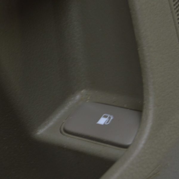 Кнопка открытия лючка бензобака Acura MDX 07-09 серая 35800-STX-A01ZB