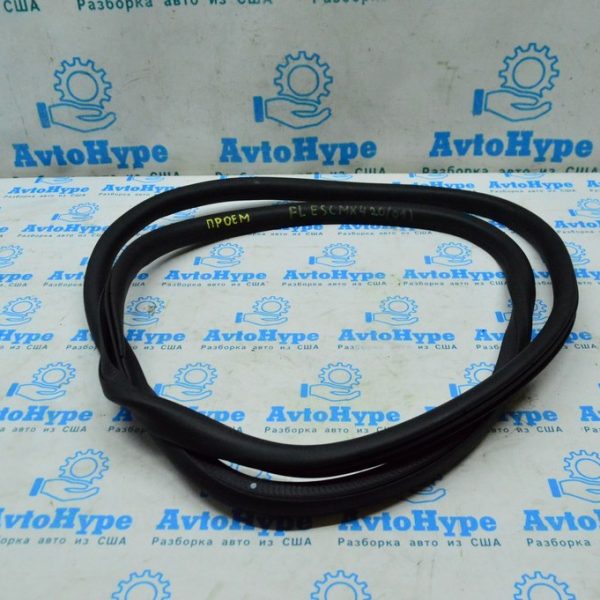 Уплотнитель дверного проема перед лев Ford Escape MK4 20- LJ6Z-7820708-C