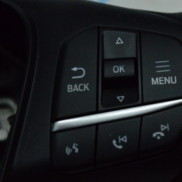 Кнопки управления (на руле) прав Ford Escape MK4 20- LB5Z-9C888-C