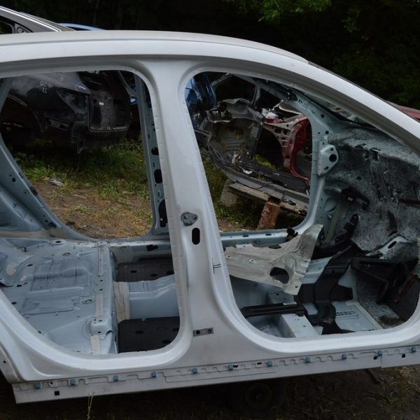 Стойка кузова центральная правая Ford Escape MK4 20- (01) LJ6Z-78211A10-A