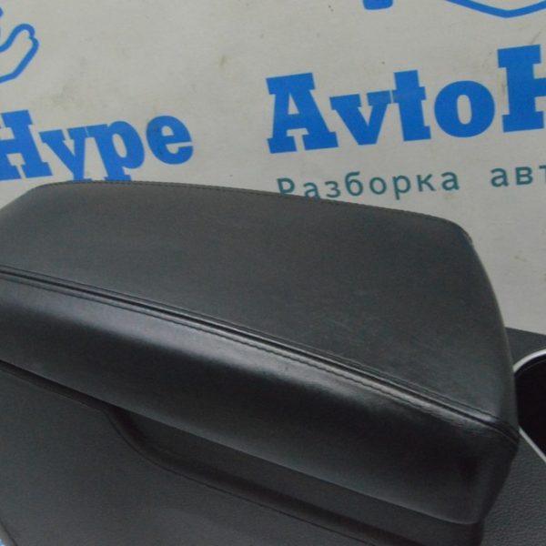 Подлокотник Kia Optima 14-15 рест черн (04) потерт 84660-2T110-VA