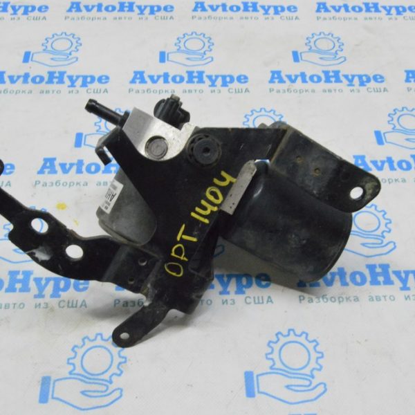 Кронштейн тормозного усилителя brake booster Kia Optima 14-15 hybrid 586604U500