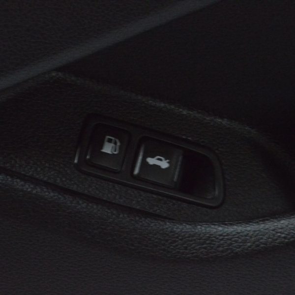 Кнопка открытия крышки багажника и лючка бензобака салонная Kia Optima 11-15 черная 935552T000UP