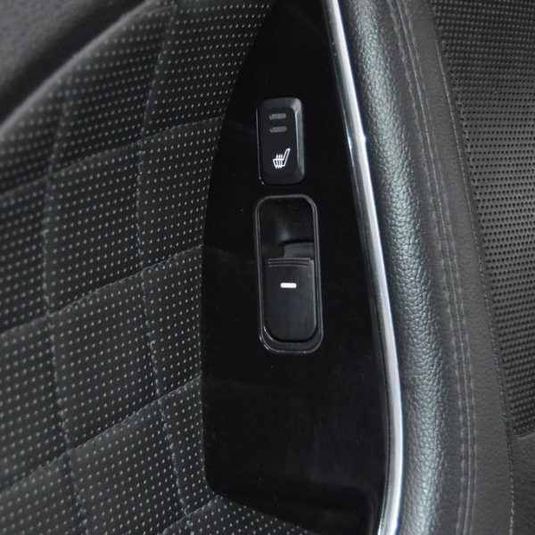 Накладка управления стеклоподъемником задним левым Kia Optima 11-15 черн глянец, под подогрев 837302T710FG3