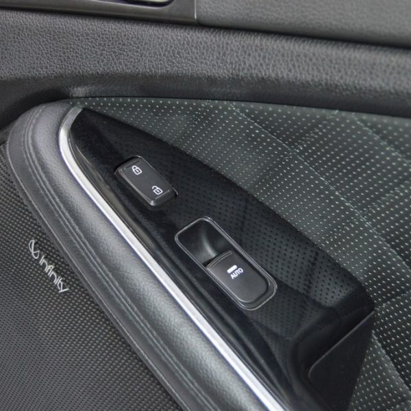 Накладка управления стеклоподъемником передним правым Kia Optima 11-15 черн глянец 827402T710FG3