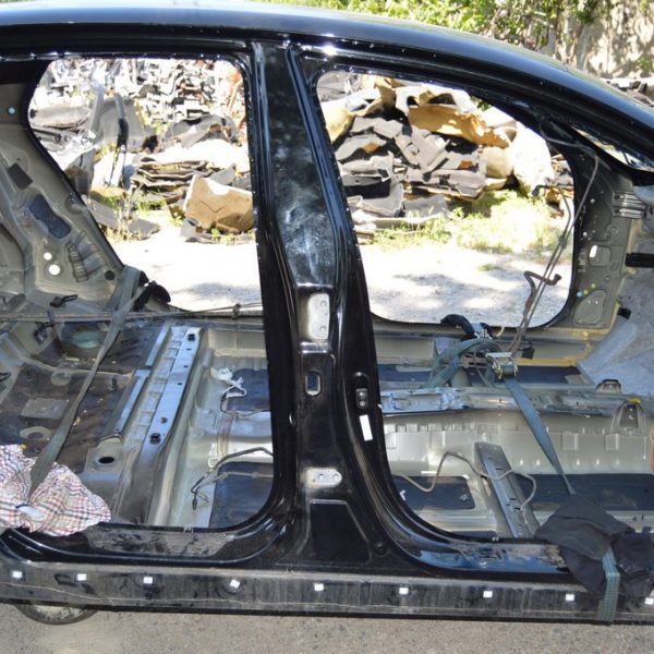 Стойка кузовная центральная правая Kia Optima 11-15 (04) черная 71402-4CB00