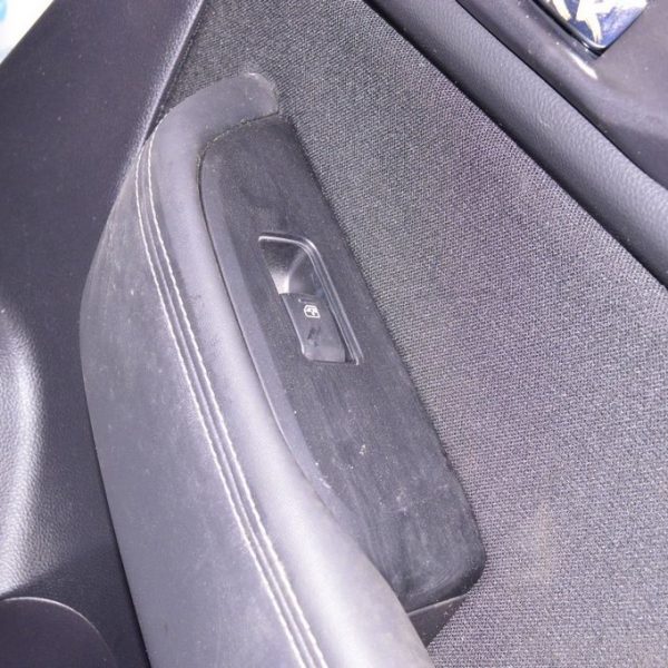 Управление стеклоподъемником зад прав Subaru Outback 15-19 83071AJ26A