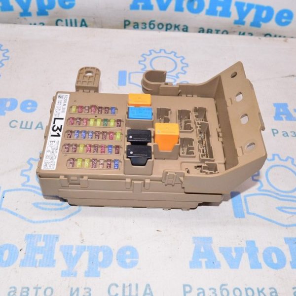 Блок предохранителей салонный Subaru Outback 15-19 (02) топляк 82201AL31C