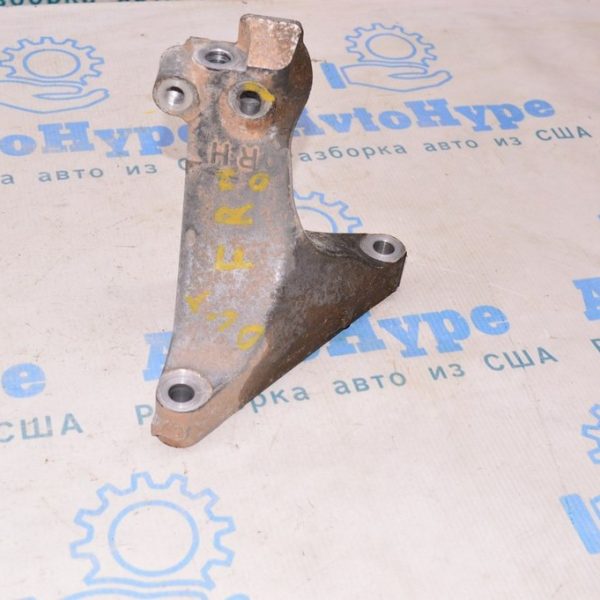 Кронштейн подушки двигателя правый Subaru Outback 15-19 на двигателе 30450AA000