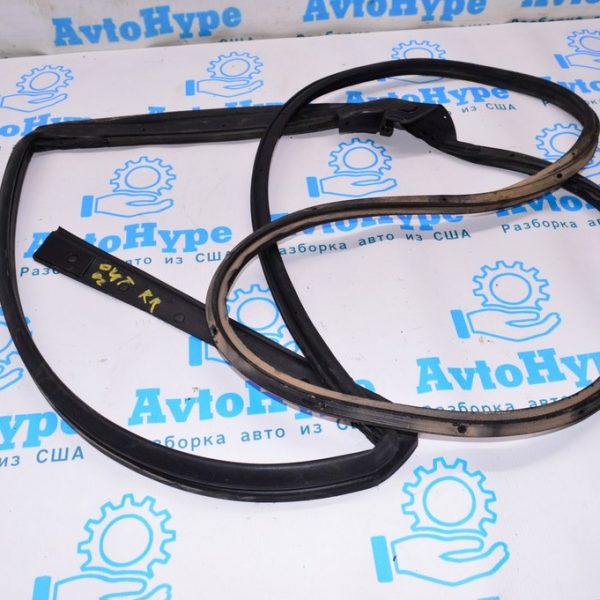 Уплотнитель двери зад прав Subaru Outback 15-19 63512AL02C