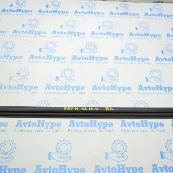 Уплотнитель стекла внутренний зад лев Jeep Patriot 11-17 (01) Реал В.С. 5067751AB