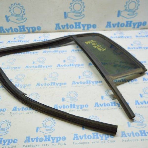 Стекло треугольник двери с уплотнителем заднее левое Jeep Patriot 11-17 (01) Реал В.С. 5067773AD