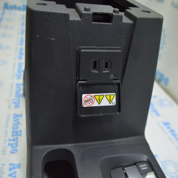 Розетка центральной консоли Jeep Patriot 11-17 (01) Реал В.С. 04671955AC