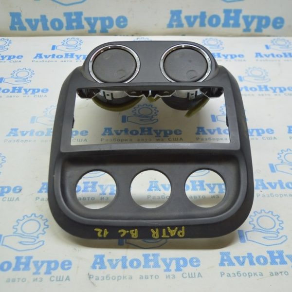 Дефлектор воздуховода торпеды центральный правый Jeep Patriot 11-17 черн с хром (01) Реал В.С. 1JW481DVAC