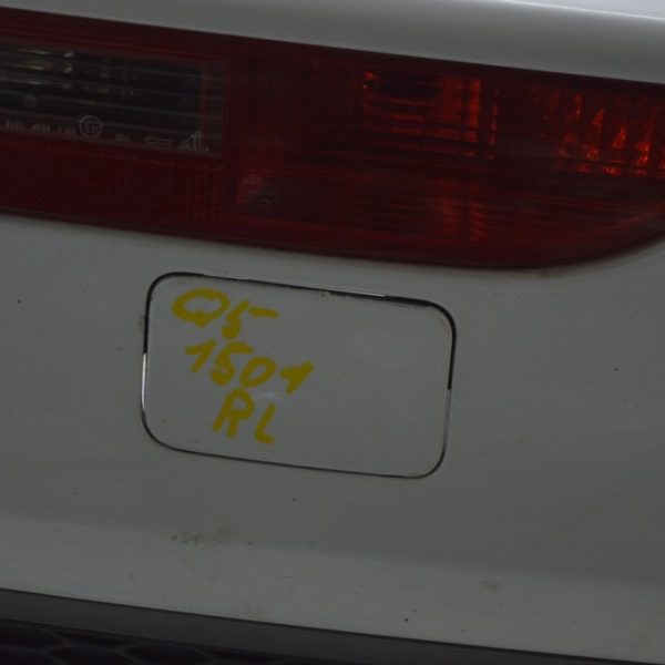 Заглушка буксир крюка заднего бампера левая Audi Q5 8R 09-17 8R0807449 GRU