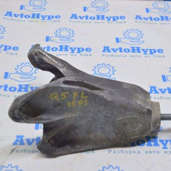 Кронштейн подушки двигателя левый Audi Q5 8R 11-17 2.0T, hybrid 8K0-199-307-CC