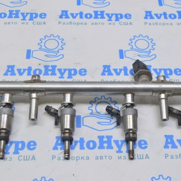 Топливная рейка Audi Q5 8R 13-16 2.0T высокого давления (01) 06k133317G