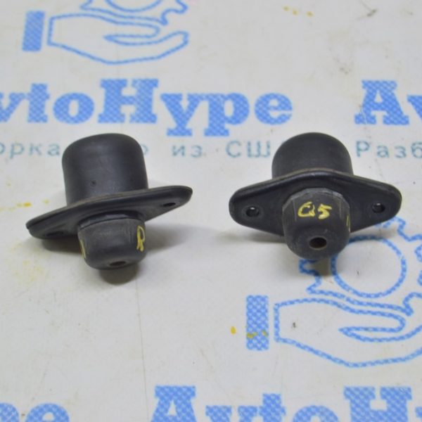 Отбойник двери багажника правый Audi Q5 8R 09-17 на крышке, нижний 8R0-827-249-A