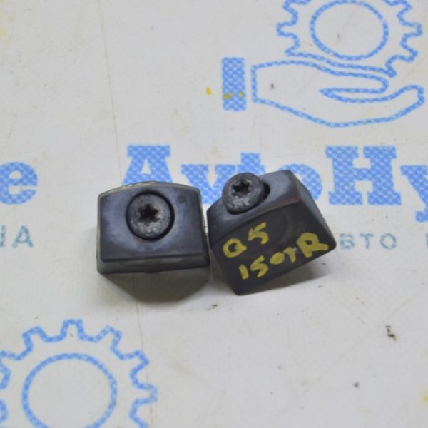 Отбойник двери багажника правый Audi Q5 8R 09-17 на крышке, верхний 8P4-827-249-D