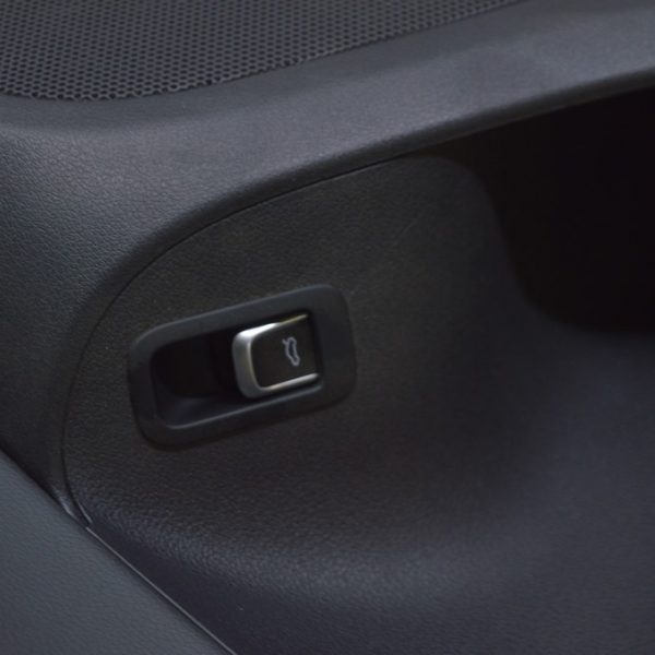 Кнопка открытия двери багажника Audi Q5 8R 09-17 черн, хром 8K0959831B