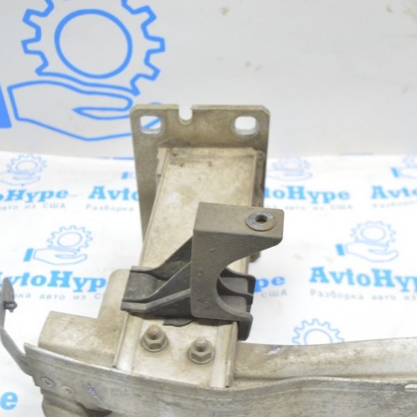 Кронштейн переднего бампера верхний правый Audi Q5 8R 13-17 рест 8R0807333A