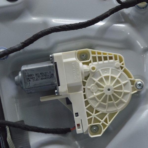 Мотор стеклоподъемника передний левый Audi Q5 8R 09-17 8K0959801B