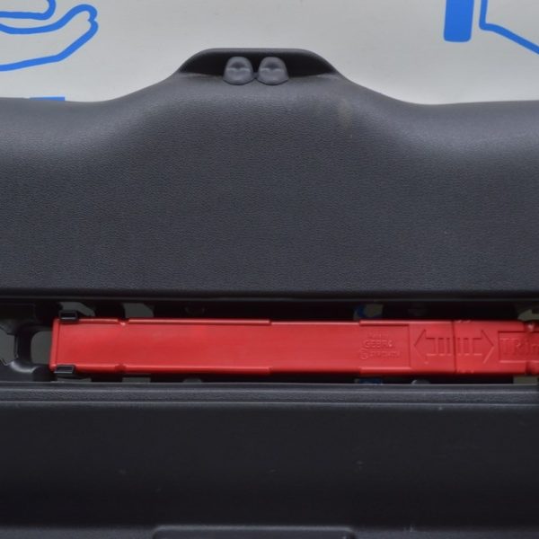 Знак аварийной остановки Audi Q5 8R 09-17