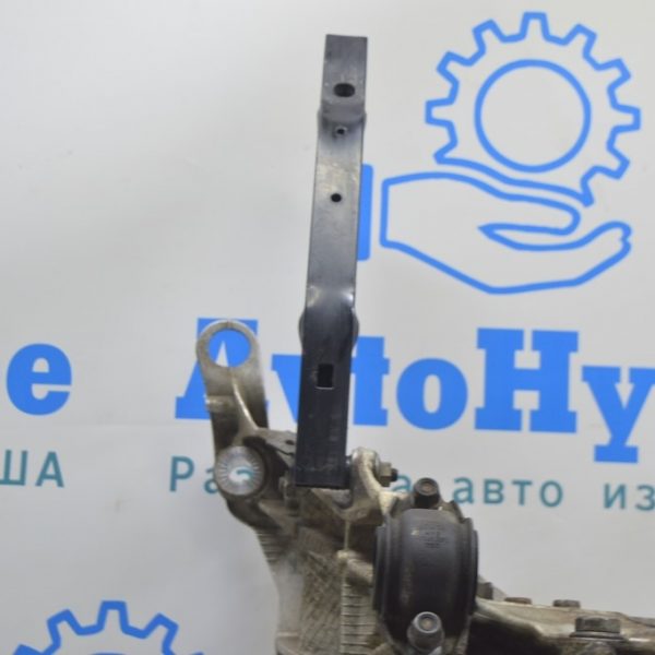 Крепление телевизора нижнее правое Audi Q5 8R 09-17 8R0-805-528-A