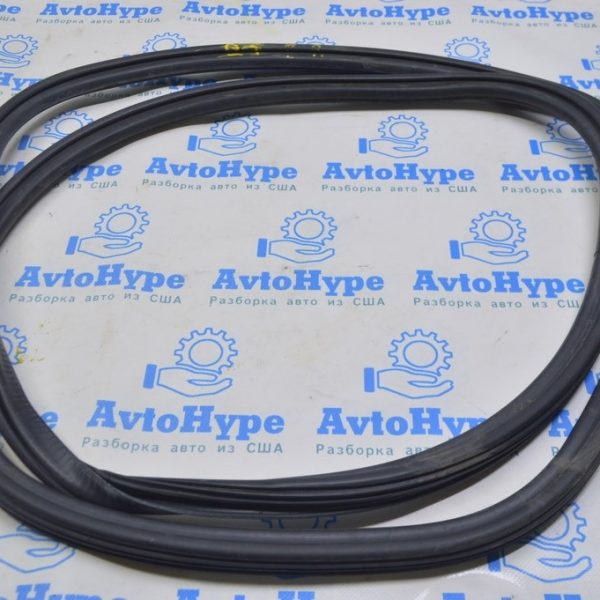 Уплотнитель дверного проема задний левый Audi Q5 8R 09-17 8R0-833-721-G