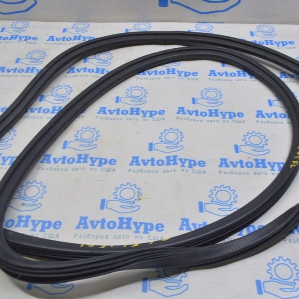 Уплотнитель дверного проема передний левый Audi Q5 8R 09-17 8R0-831-721-G