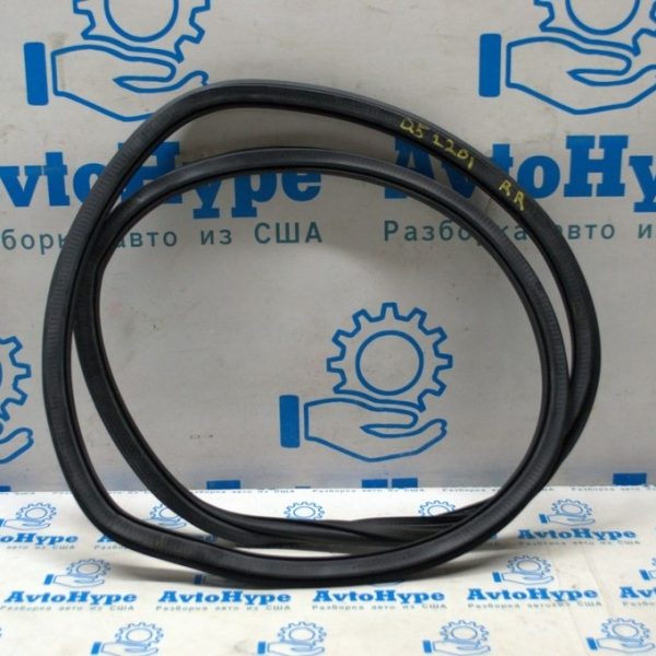 Уплотнитель дверного проема зад прав Audi Q5 80A 18-24 80A833721E