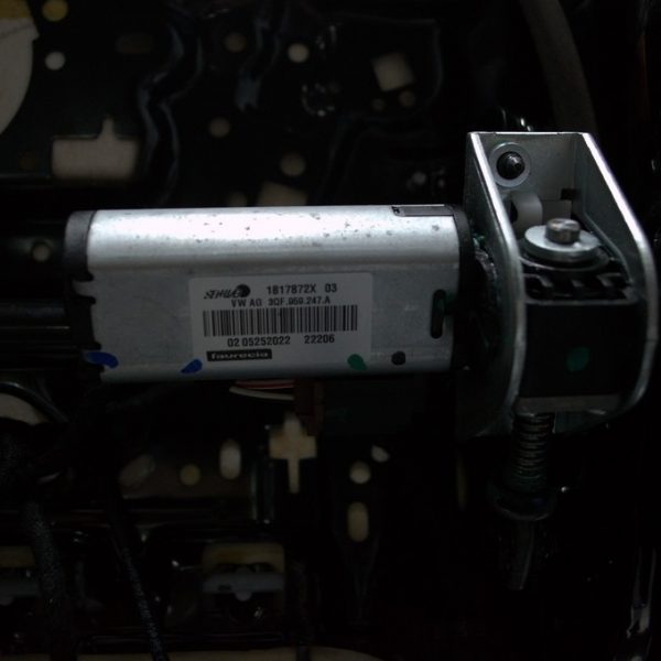 Моторчик регулировки нижней подушки водительского сиденья Audi Q5 80A 18-24 передний (01) 3QF959247A