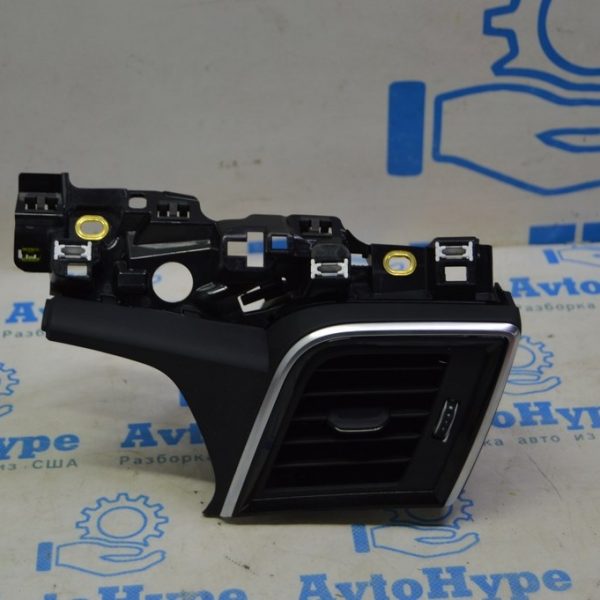 Дефлектор воздуховода с накладкой левый Audi Q5 80A 21-24 черный глянец с хром 80B820901F EAX