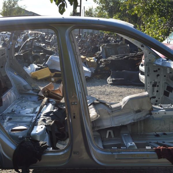 Стойка кузовная центральная правая Audi Q5 80A 18-24 (01) серебро , на кузове 80A810074C STL