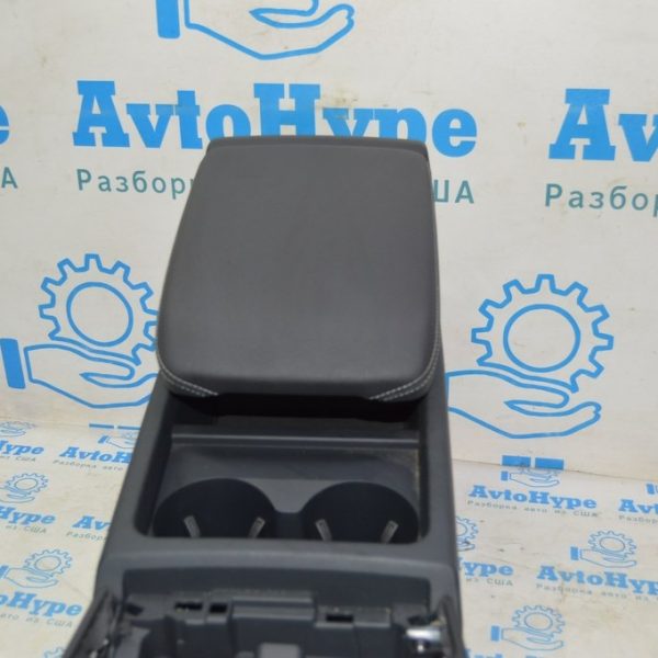 Подлокотник центральной консоли Audi Q5 80A 21-24 кожа черная с серой строчкой  (01) 80A864207K RNY