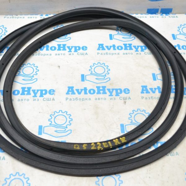 Уплотнитель двери зад прав Audi Q5 80A 18-24 80A839912E