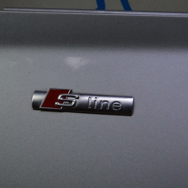 Эмблема надпись S-Line крыла передняя правая Audi Q5 80A 18-24 8N0853601A